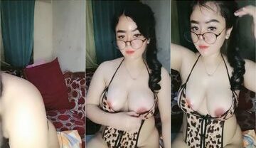 Nonton Bokep Indo Puting Mancung Tetek Kitty